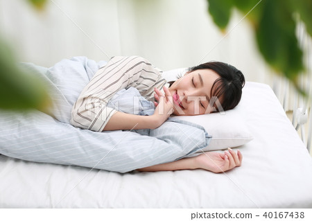 年輕的女人 年輕的女人 40167438