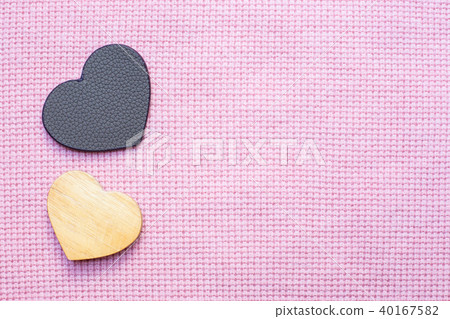 leather and wooden heart-shaped 40167582