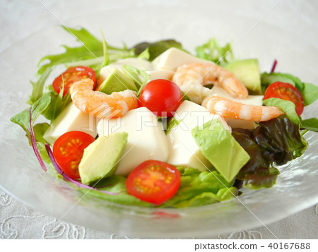 Tofu, shrimp and avocado salad (horizontal position) Tofu, shrimp and avocado salad (horizontal position) 40167688