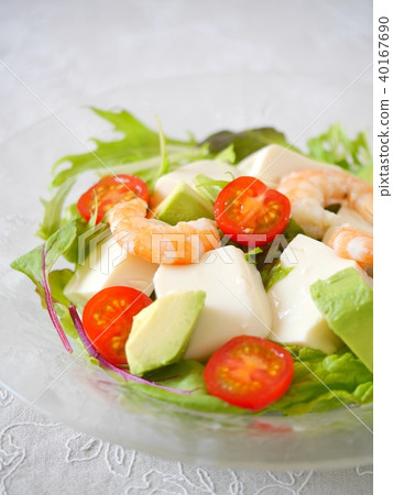 豆腐,蝦和鱷梨沙拉(垂直向上) 豆腐,蝦和鱷梨沙拉(垂直向上) 40167690