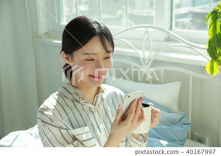 Young woman Young woman 40167997