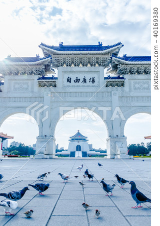 中正紀念堂與鴿子 Chiang Kai-shek Memorial Hall 中正記念堂とハト 中正紀念堂與鴿子 Chiang Kai-shek Memorial Hall 中正記念堂とハト 40169380