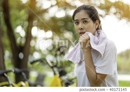 Young woman tried to exercise and sitting, relax 40171145