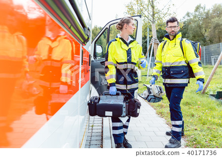 Paramedic nurse and emergency doctor at ambulance 40171736