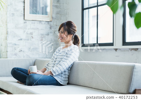 Young lady (coffee) Young lady (coffee) 40172253
