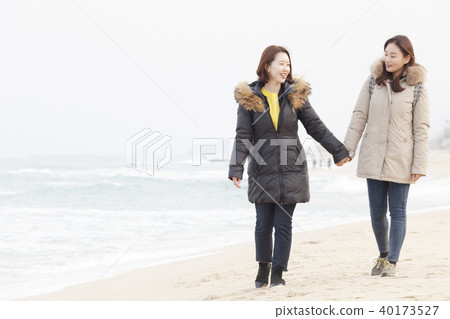 Couple, friend, date, sea, beach, Gangneung, Gangwon-do Couple, friend, date, sea, beach, Gangneung, Gangwon-do 40173527