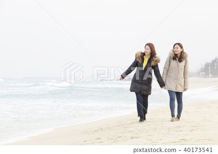 Couple, friend, date, sea, beach, Gangneung, Gangwon-do 40173541