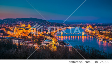 Cityscape of Budapest, Hungary at Twilight Cityscape of Budapest, Hungary at Twilight 40173990