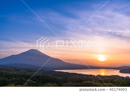 《山梨縣》富士山和山中湖黃昏《全景看台》 《山梨縣》富士山和山中湖黃昏《全景看台》 40174003