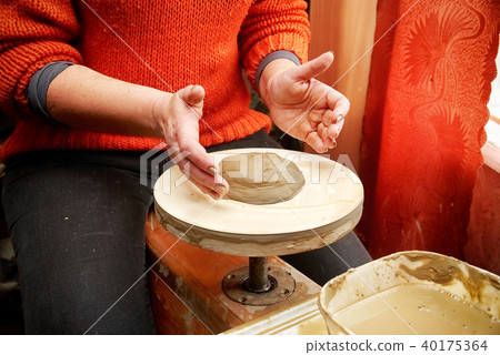 Hands forming clay pot 40175364