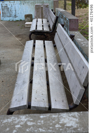 公園的長椅上 公園的長椅上 40176496