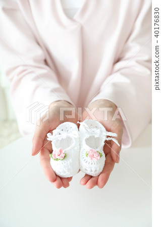 提出童鞋的婦女 40176830