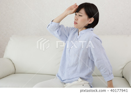 Dizzy woman 40177941