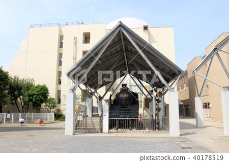 Autumnal leaves park (Nakano Ward) 40178519