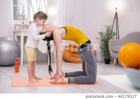 Concentrated mummy doing exercises with her kid 40179327