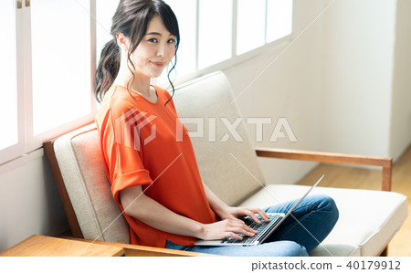 A young lady (personal computer) 40179912