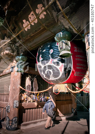 Great red lantern at Narita san Shinsho ji temple 40180747