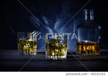 Two glasses and decanter with whiskey 40181352