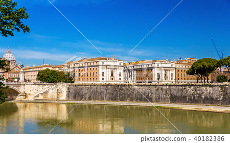Rome city over the Tiber river 40182386