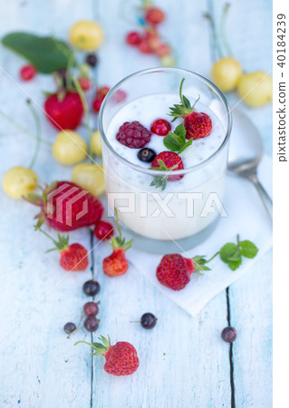 yoghurt with chia seeds yoghurt with chia seeds 40184239