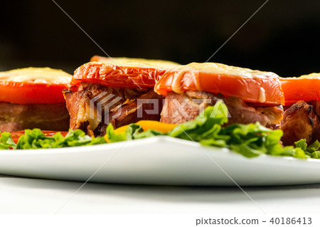 Delicious meatloaf with spinach, cheese and tomato on plate on white background 40186413