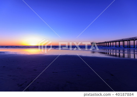 聖地亞哥拉霍亞海岸和斯克里普斯碼頭的完美魔法時刻 聖地亞哥拉霍亞海岸和斯克里普斯碼頭的完美魔法時刻 40187884