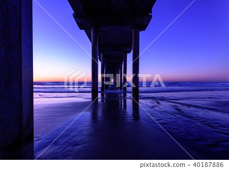 聖地亞哥拉霍亞海岸和斯克里普斯碼頭的完美魔法時刻 聖地亞哥拉霍亞海岸和斯克里普斯碼頭的完美魔法時刻 40187886