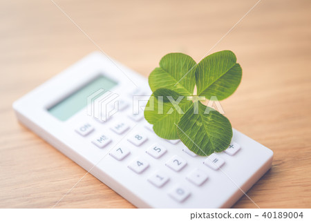 Four leaves clover 40189004