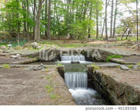 One third spring One third spring 40189388