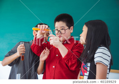 school children doing chemistry experiment school children doing chemistry experiment 40189929