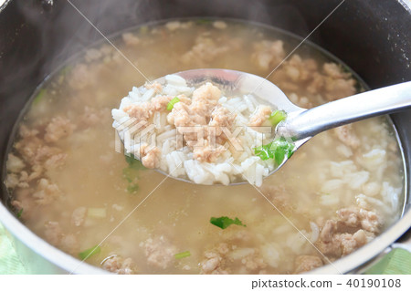 Hot porridge rice pig Hot porridge rice pig 40190108