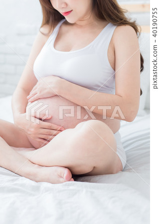 close up pregnant women belly close up pregnant women belly 40190755