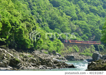 日野觀光鐵路上的火車穿過新鮮的綠色Hozu峽谷第3部分 日野觀光鐵路上的火車穿過新鮮的綠色Hozu峽谷第3部分 40191067