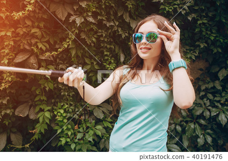 girl with fruit 40191476