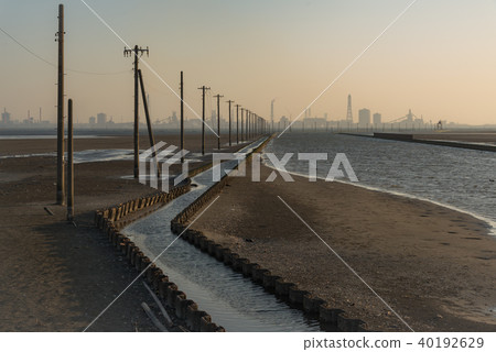 Sea pole, Egawa coast, mud flat, Kisarazu, seaside landscape, sunset, evening, sunset, sea, silhouette, coastline Sea pole, Egawa coast, mud flat, Kisarazu, seaside landscape, sunset, evening, sunset, sea, silhouette, coastline 40192629
