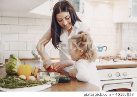 in the kitchen 40193037