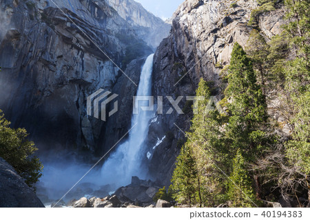 Early spring in Yosemite Early spring in Yosemite 40194383