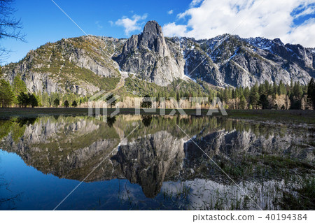 Early spring in Yosemite Early spring in Yosemite 40194384