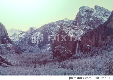 Early spring in Yosemite Early spring in Yosemite 40194385