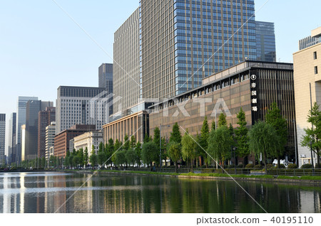 Tokyo cityscape in Japan You can see the skyscrapers of the business area in front of the Imperial Palace. 40195110