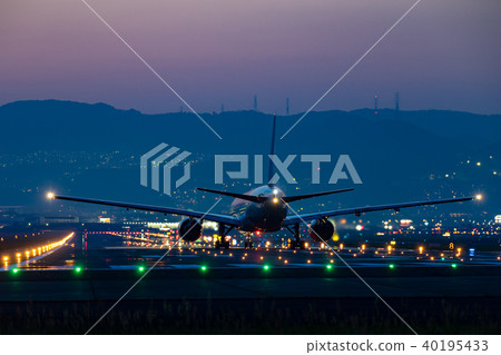 Dusk Boeing 777-200 Takeoff Scene 40195433