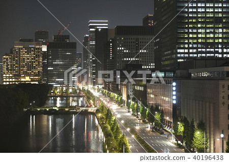 Tokyo cityscape in Japan I want to see the Imperial Palace, Hibiya-dori and the business area (night view) 40196438