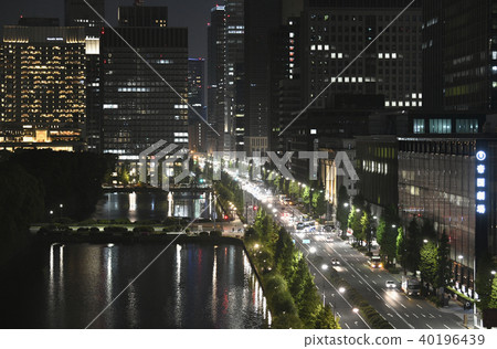 Tokyo cityscape in Japan I want to see the Imperial Palace, Hibiya-dori and the business area (night view) 40196439