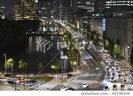 日本東京都市風景我想看皇宮，日比谷通和商業區（夜景） 40196564