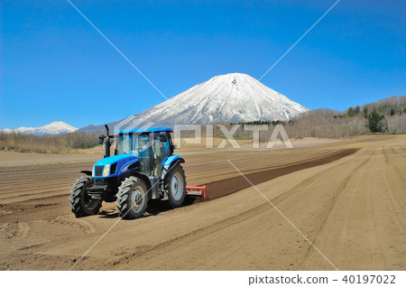 羊蹄山和拖拉機 羊蹄山和拖拉機 40197022