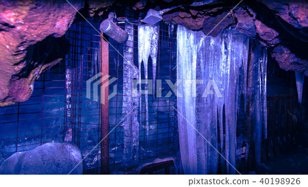 Narusawa Ice Holes-Passage 1 40198926