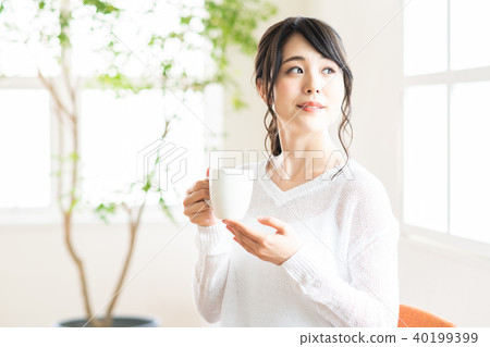 Young lady (coffee) Young lady (coffee) 40199399