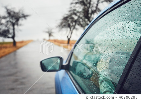 Rainy day on the road 40200293