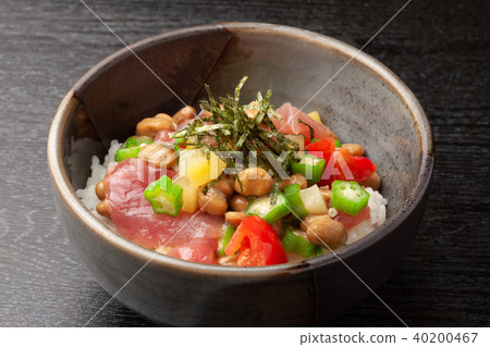 Tuna bowl with plush and natto 40200467