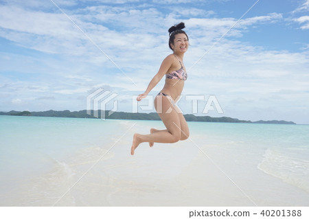 Overseas travel Palau Swimsuit figure girls jump 40201388